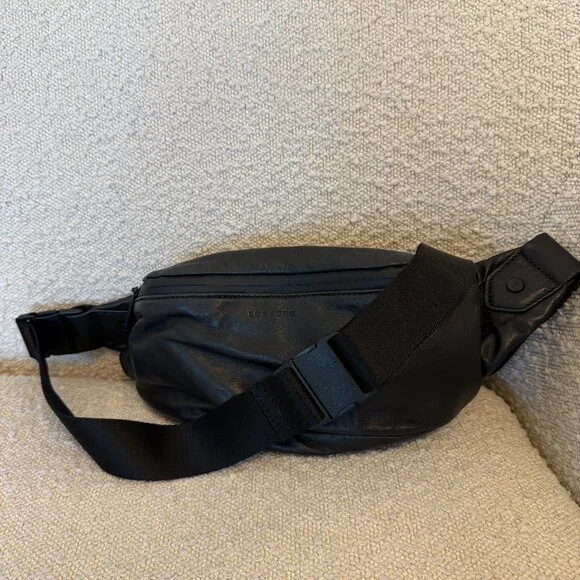 Lo & Sons - Bond Leather Sling Bag - Picture 7 of 9